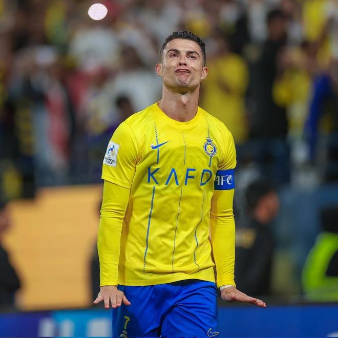 包含C罗帽子戏法！尤文图斯大胜那不勒斯-的词条