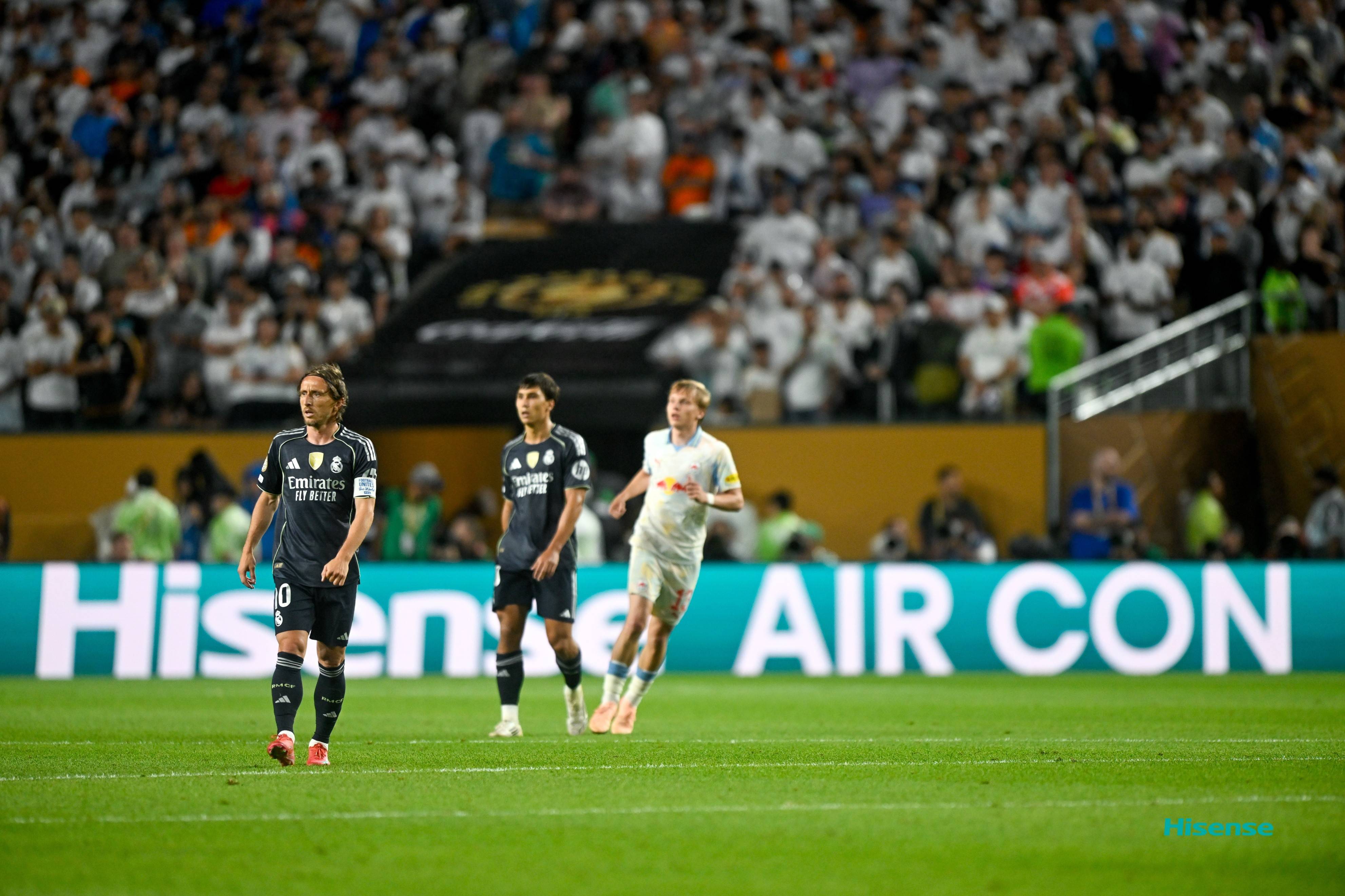 关于中超劲旅双线征战,补强防线引发球迷热议的信息 关于中超劲旅双线征战,补强防线引发球迷热议的信息