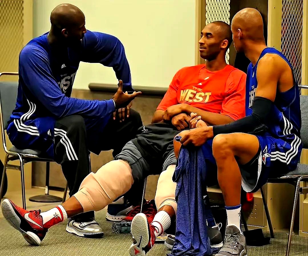 球员们在场上相互配合默契无间