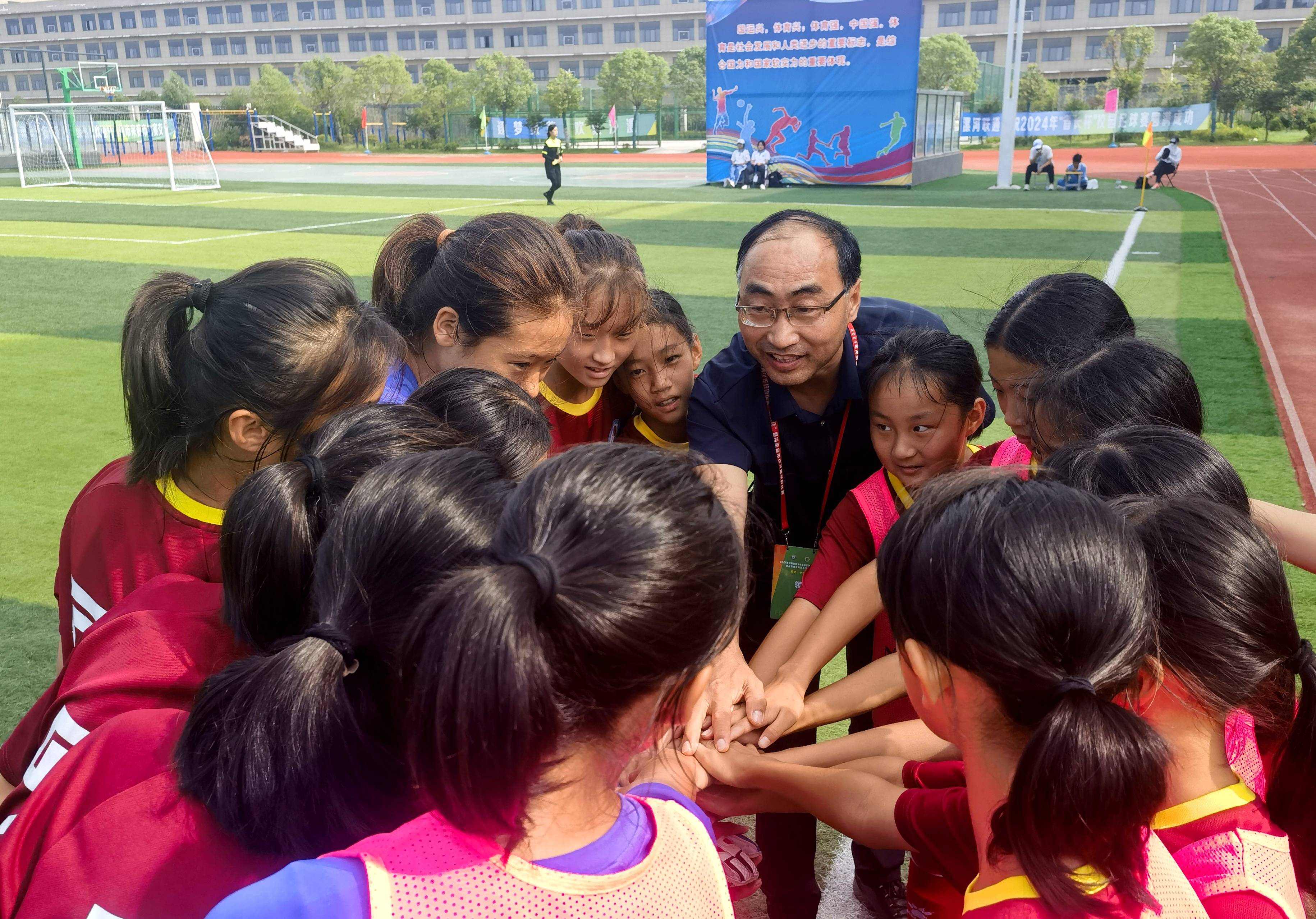 体育竞技场面精彩绝伦，精彩不断的简单介绍