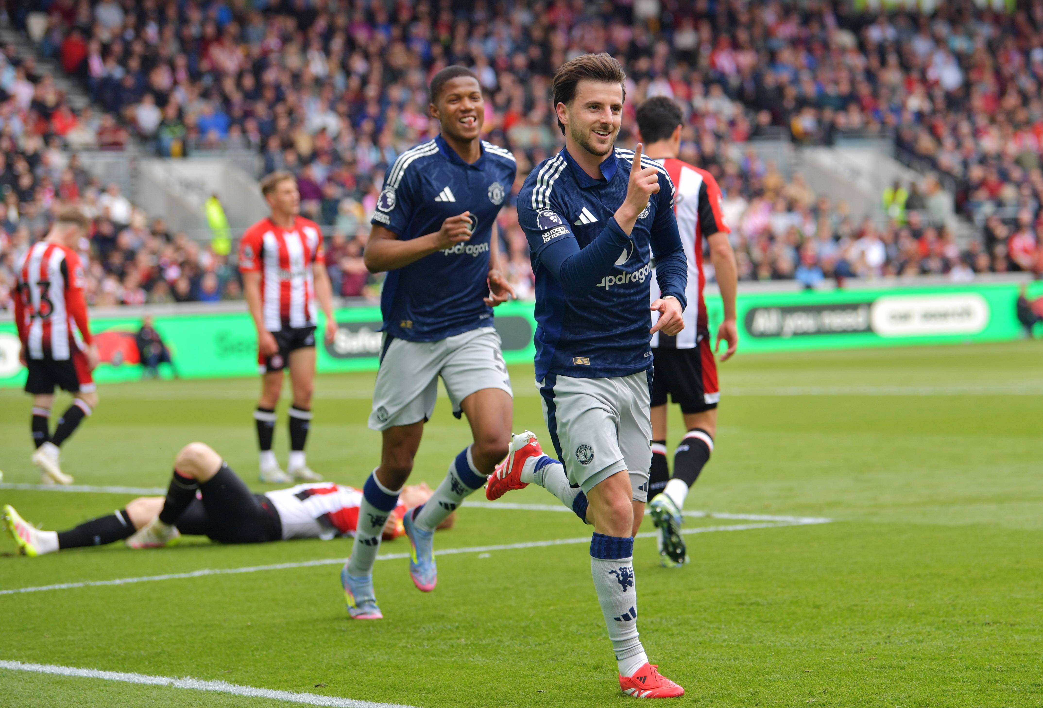 曼联主场战胜沃特福德,继续追赶 曼联主场战胜沃特福德,继续追赶