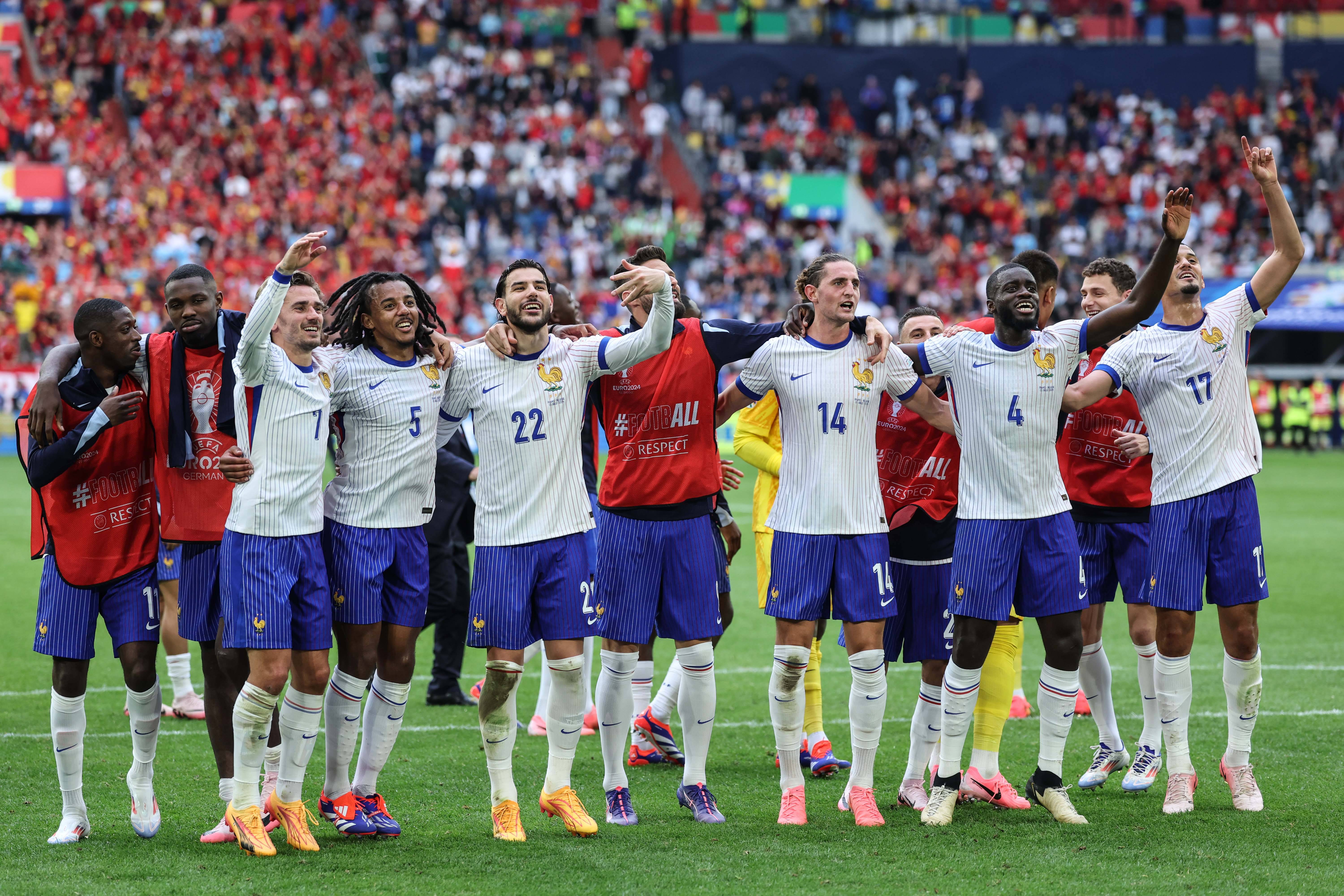 欧洲足球赛事呈现精彩一幕，球队实力对比