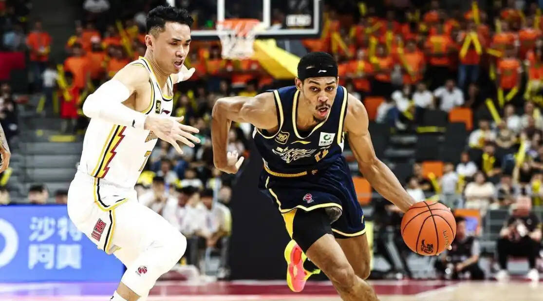 强强对话，国内职业篮球联赛场上争夺胜利的简单介绍