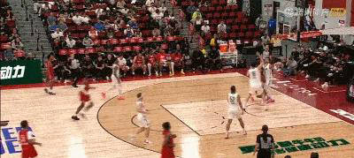 包含开拓者队球员集体齐发，重夺胜利的词条