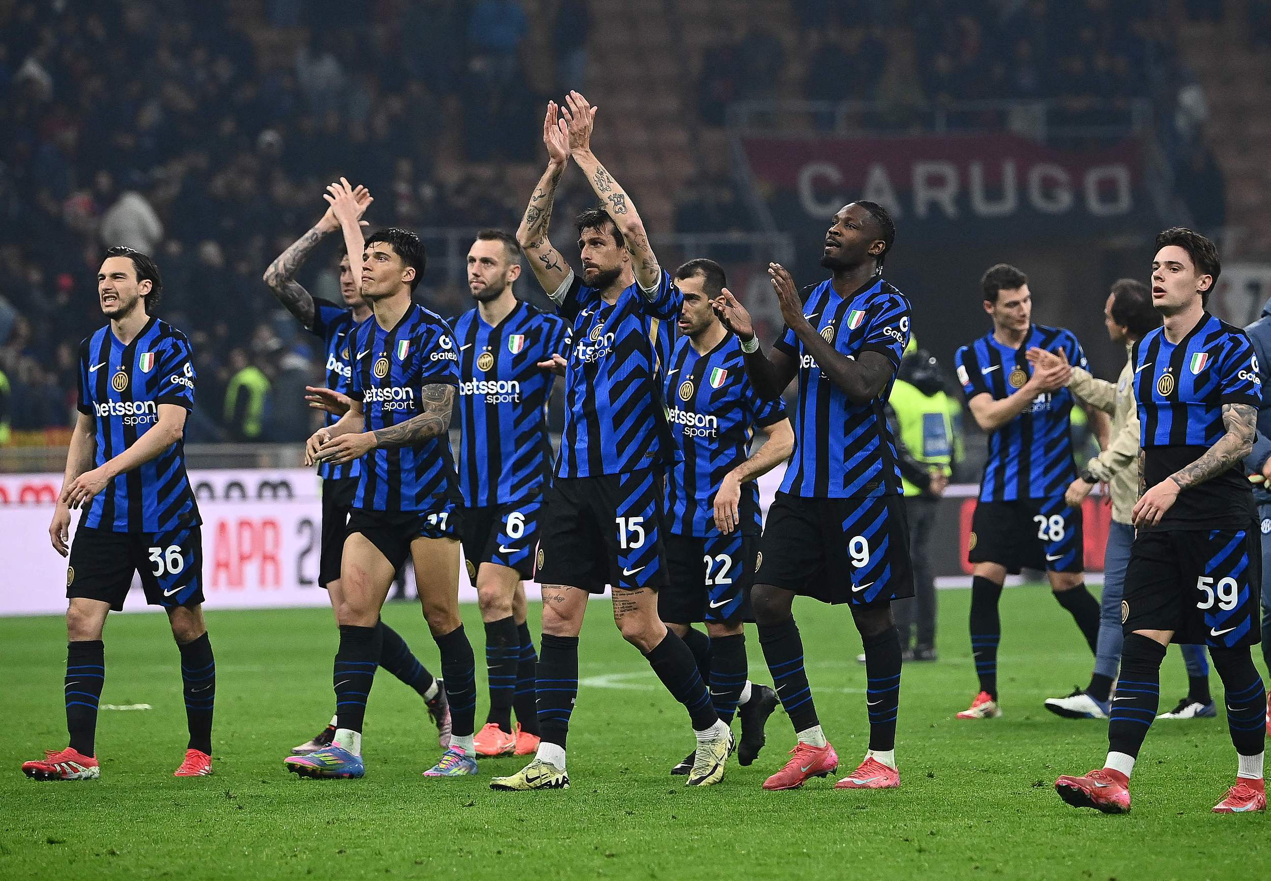 包含勇士奋力抗衡：AC米兰客场苦战国米，小组赛紧密对决的词条