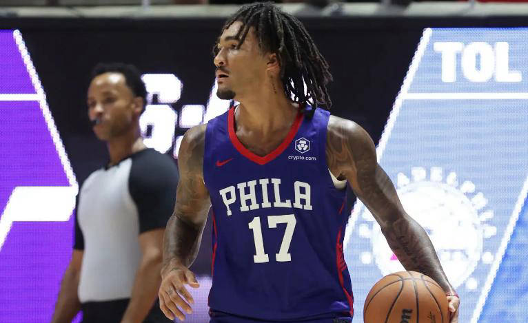 NBA选秀大会在洛杉矶举行,新秀争夺第一顺位 NBA选秀大会在洛杉矶举行,新秀争夺第一顺位