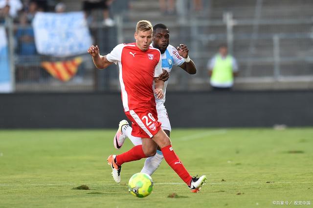 包含第戎主场战平尼姆，积分榜维持不变的词条