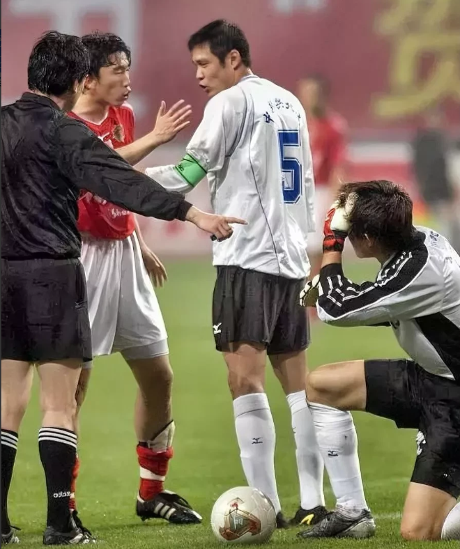 关于国内足球比赛的激情对决让人心潮澎湃的信息