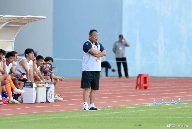 历史性比赛开锣，掀起足球狂热风潮的简单介绍