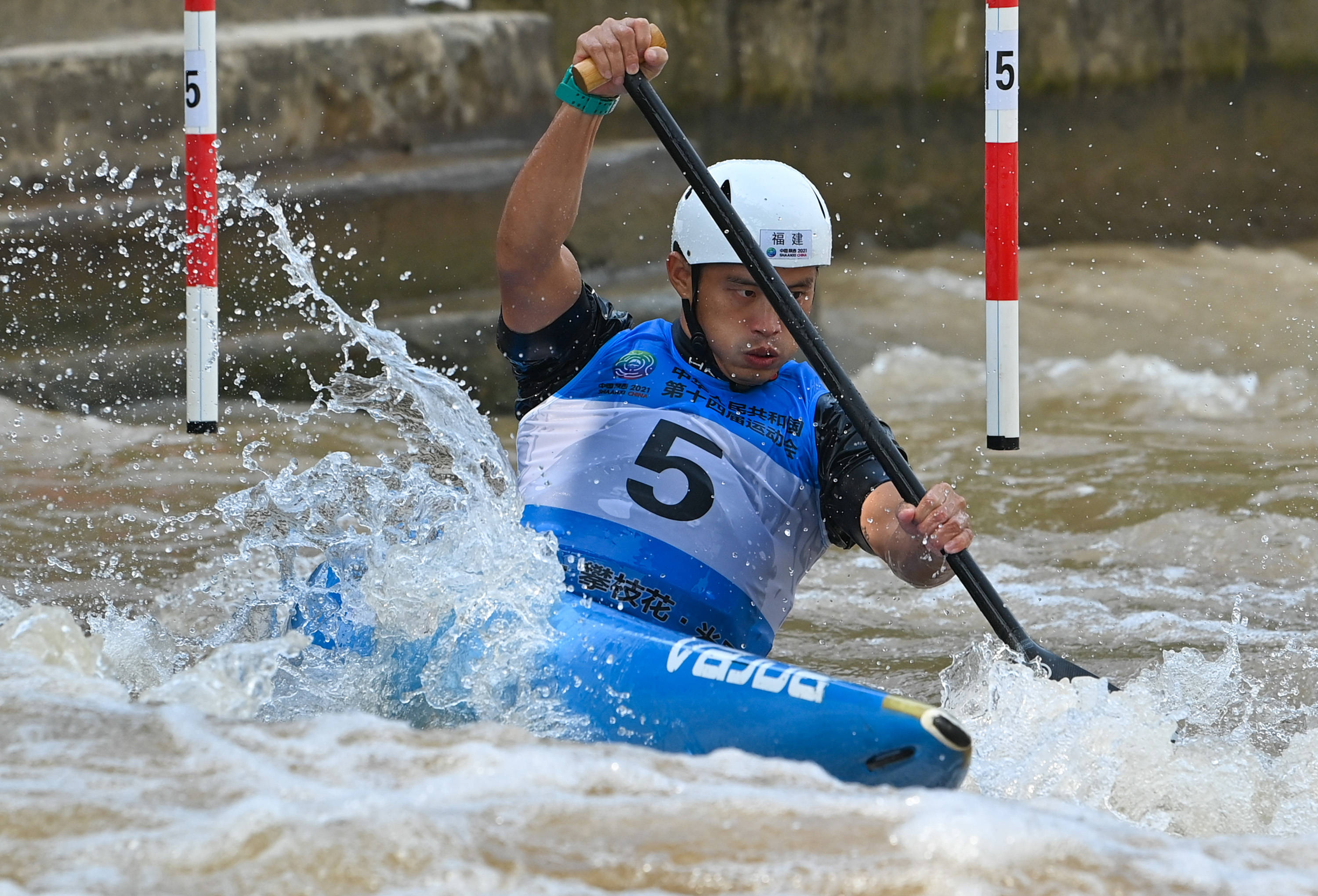 包含英国轻艇选手表现抢眼，获得男子单人皮划艇金牌的词条