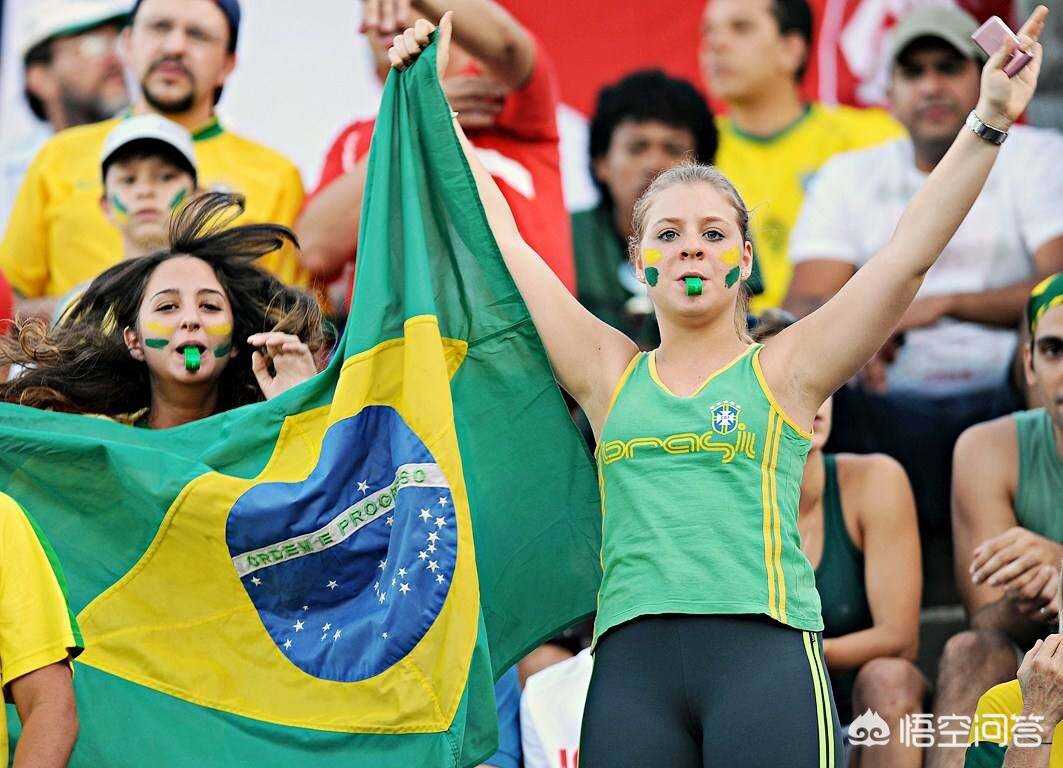 俄罗斯女子排球队携手晋级四强