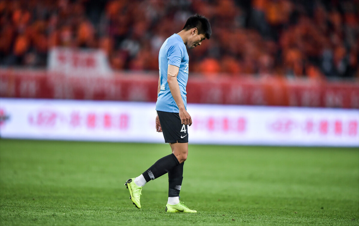 包含大连人攻守兼顾，取得胜利积分榜上升的词条