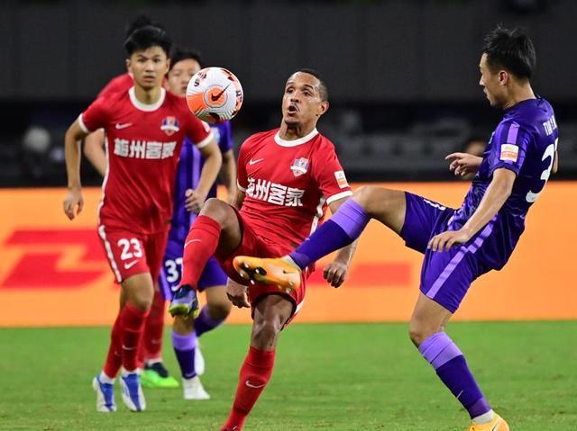 包含大连人攻守兼顾，取得胜利积分榜上升的词条