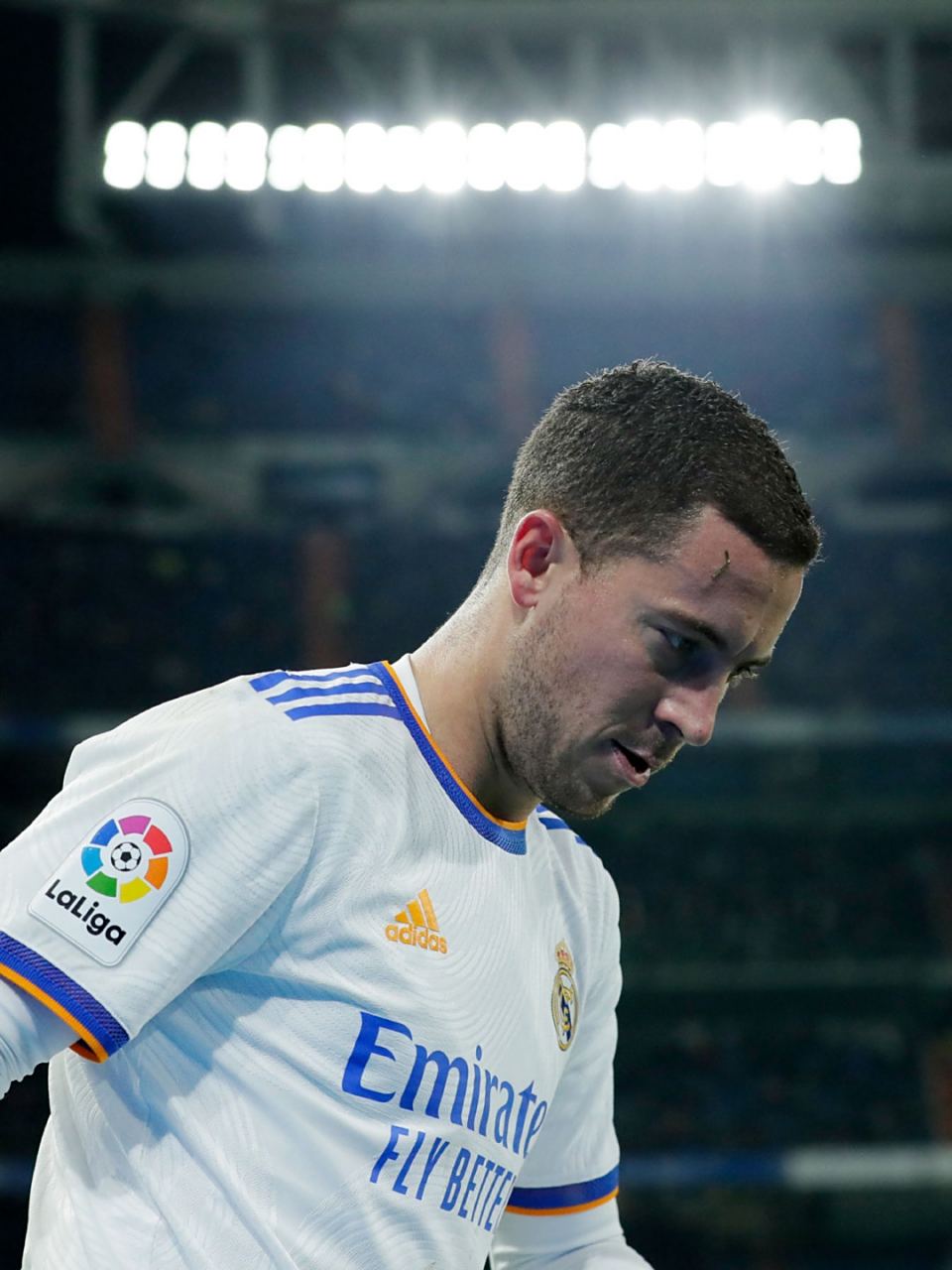 包含阿扎尔因伤再次缺席比赛，球队担心他的复出时间的词条