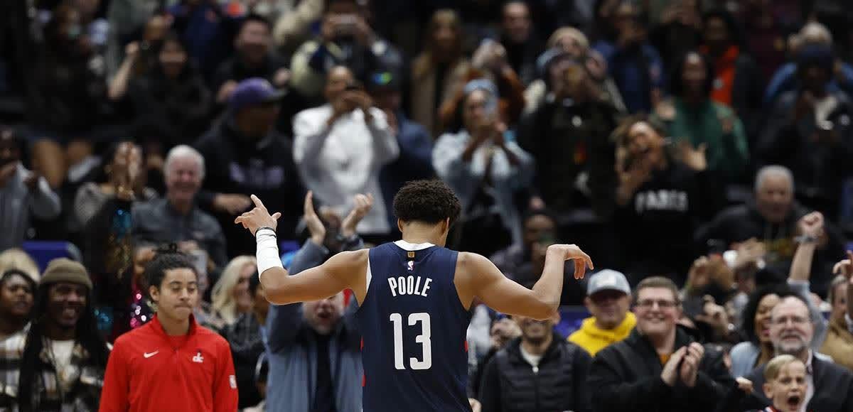 包含奇才成功通过交易策略加强内线实力，球队整体实力提升的词条