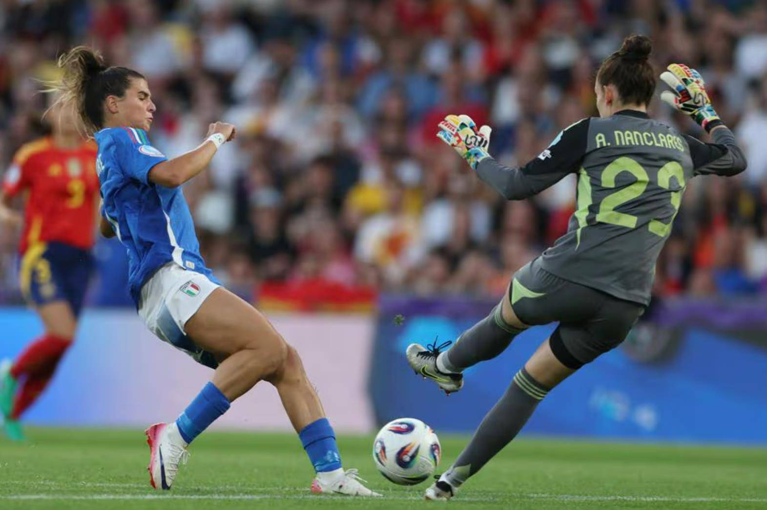 意大利女足与挪威队激战，晋级四强