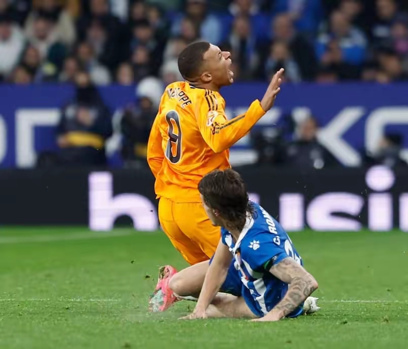 意大利联赛球员发生极端行为 意大利联赛球员发生极端行为