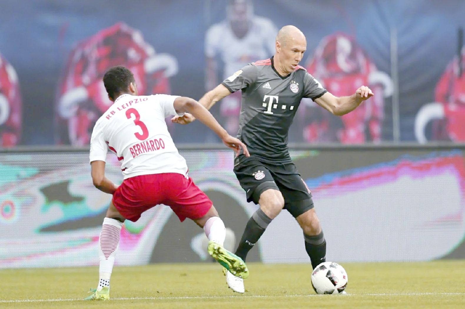 包含拜仁慕尼黑客场憾负，莱比锡华天下，惊艳全场的词条