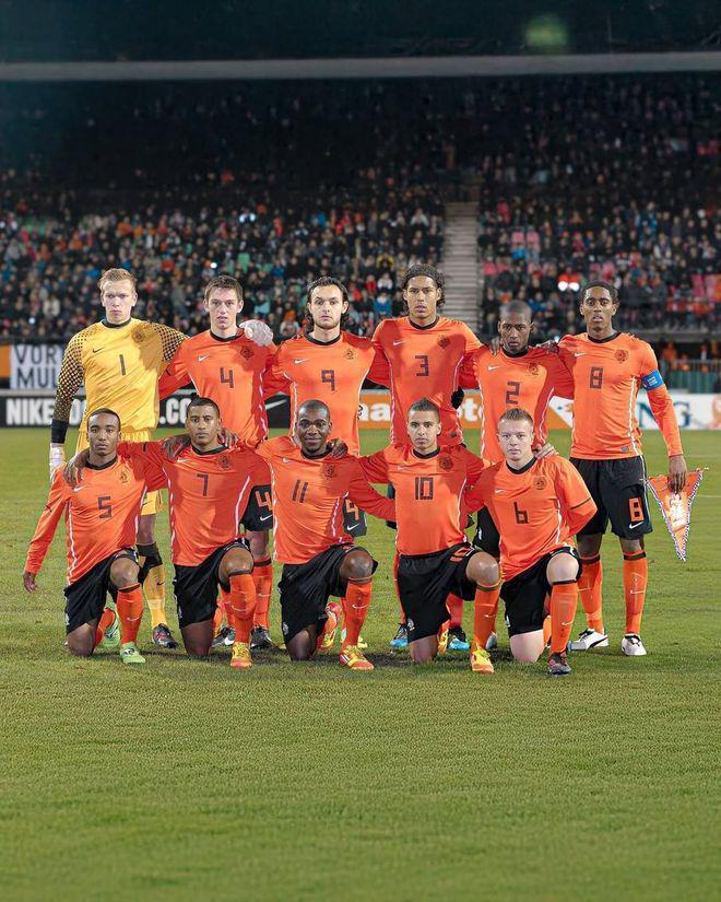 芬兰成功晋级四强，全队欢呼