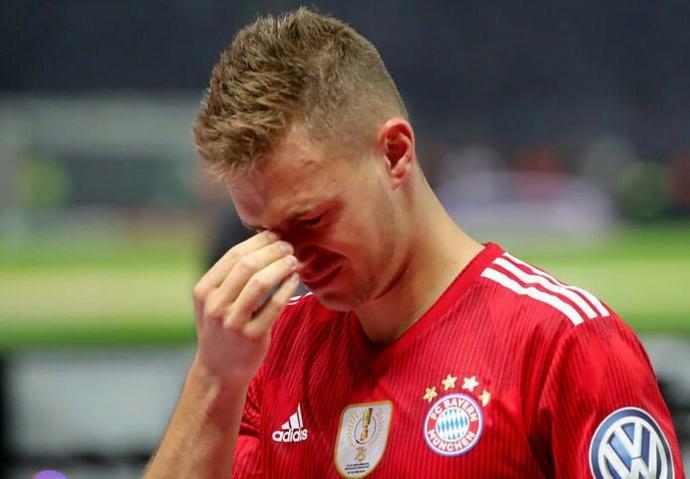 关于法兰克福球迷热切期待双冠王梦想实现的信息