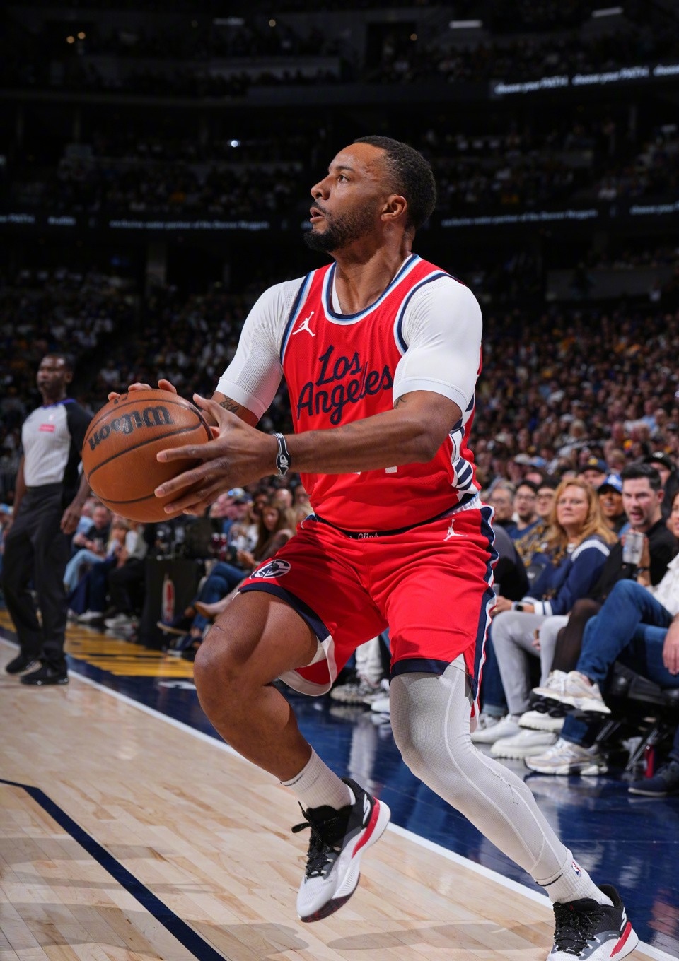 猛龙客场惨遭快船逆转 猛龙客场惨遭快船逆转