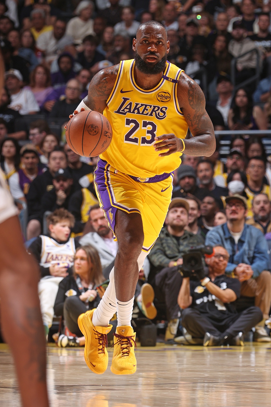 湖人力克独行侠，詹姆斯40分巨星表现