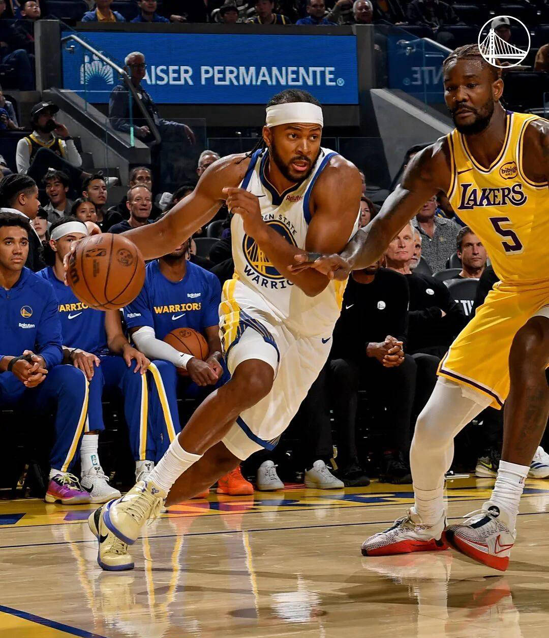 勇士击败湖人,豪取近期胜利 勇士击败湖人,豪取近期胜利