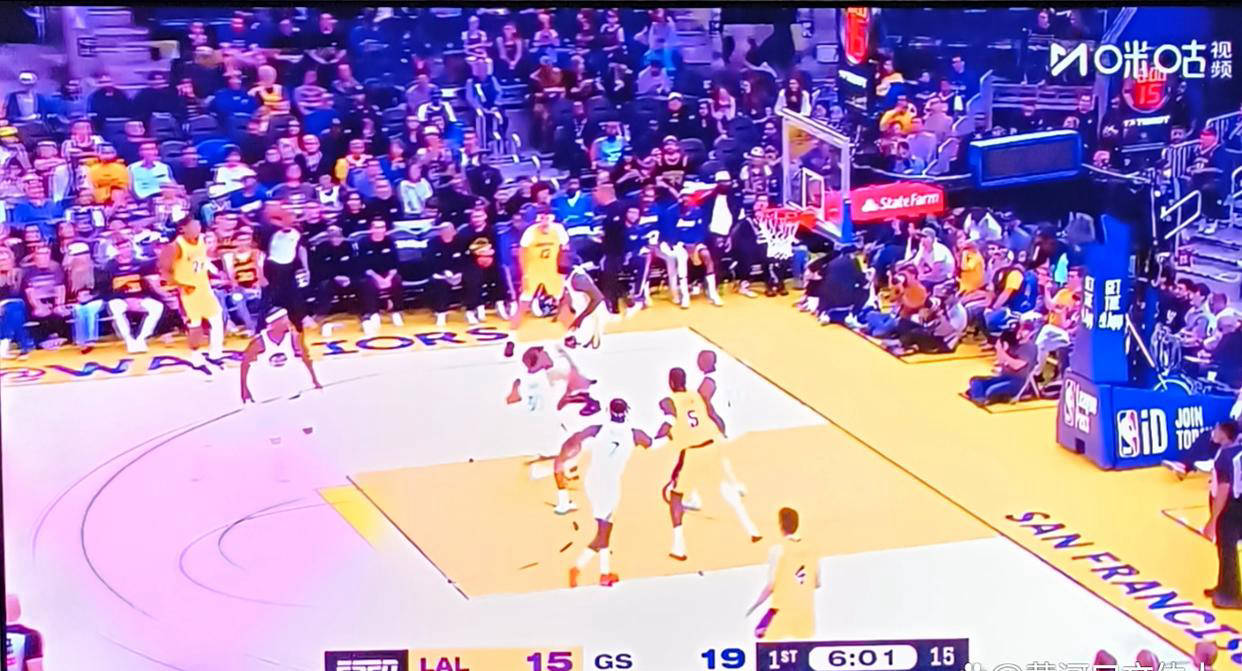 勇士击败湖人,豪取近期胜利 勇士击败湖人,豪取近期胜利