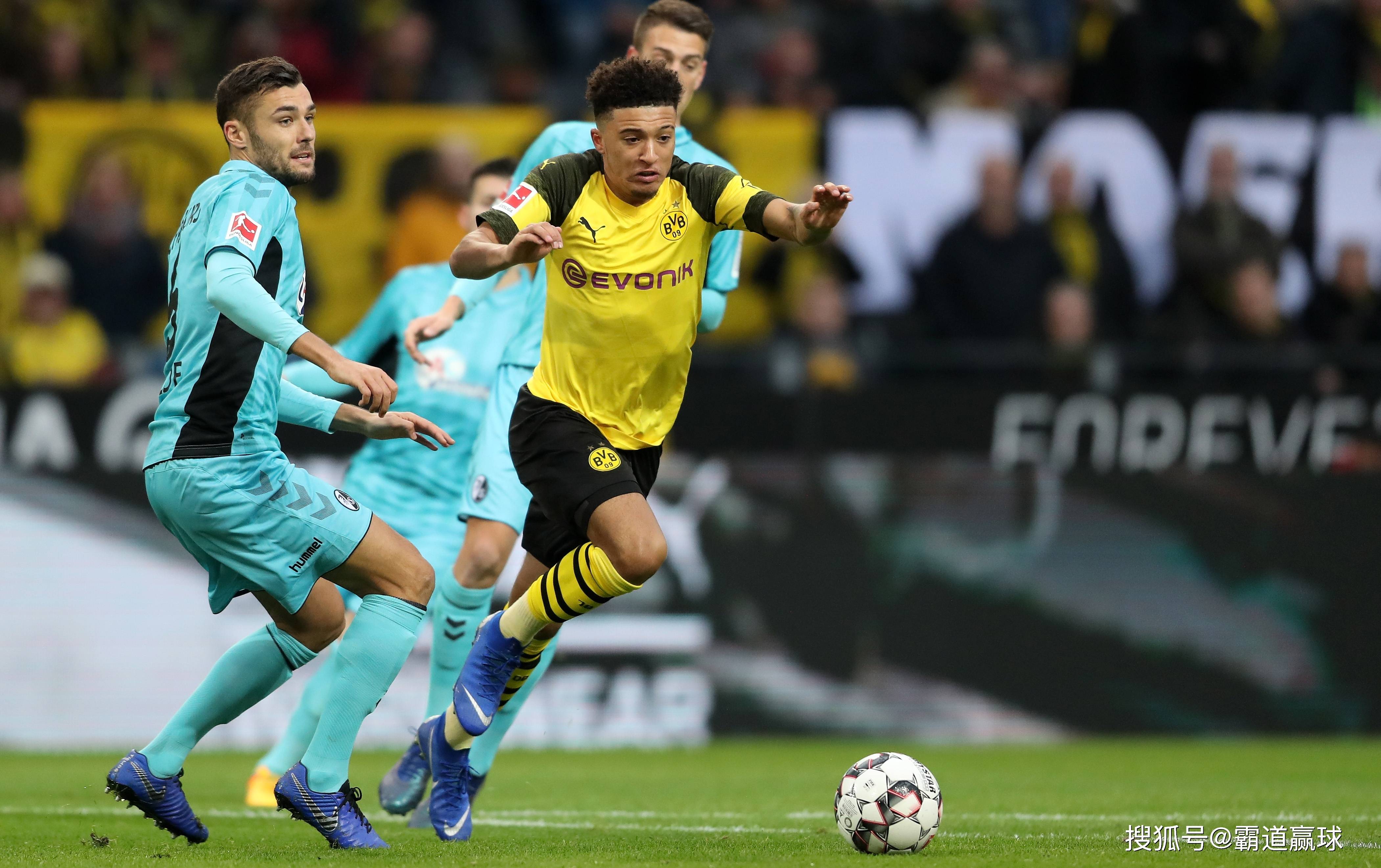 多特蒙德球员团结一致，轻松赢球