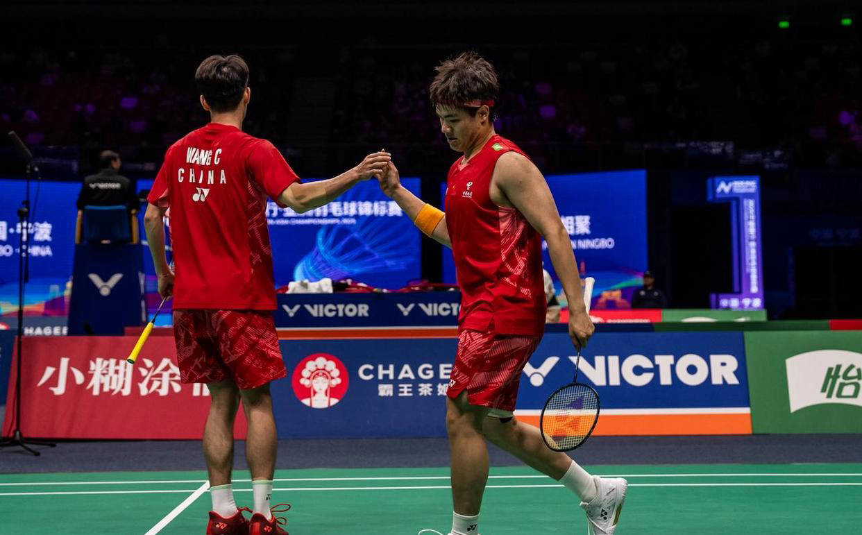 亚洲足球杯赛场上对决激烈,精彩纷呈 亚洲足球杯赛场上对决激烈,精彩纷呈