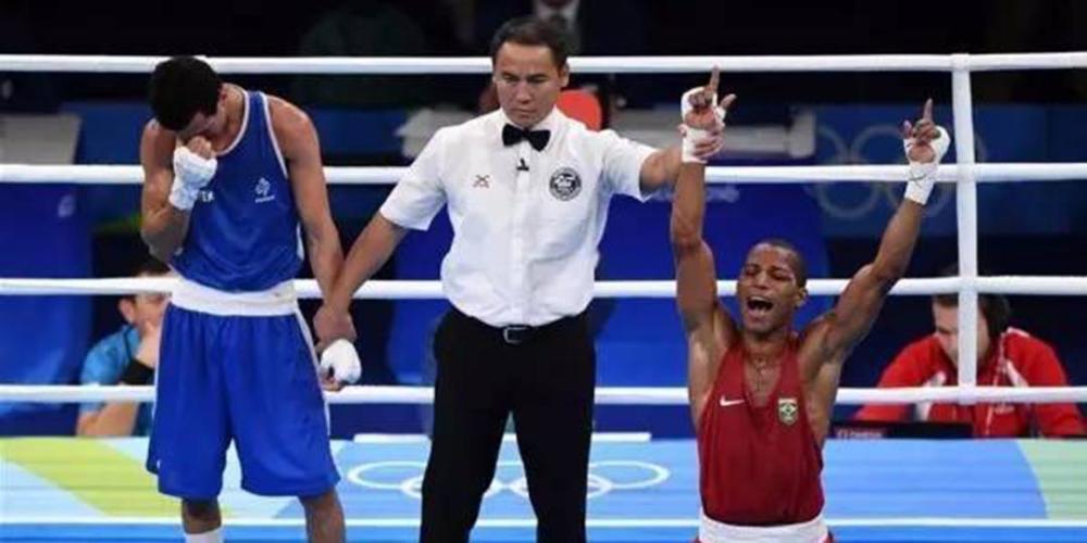 包含俄罗斯联赛曝丑闻，裁判接受贿赂影响比赛结果的词条