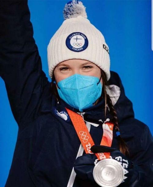 芬兰选手百米全力冲刺,登顶领奖台 芬兰选手百米全力冲刺,登顶领奖台