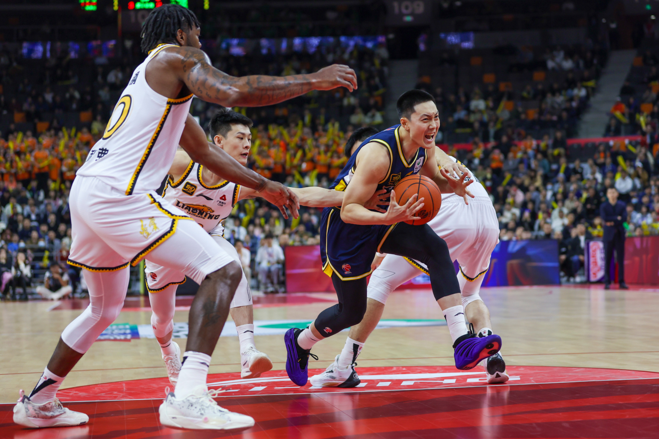 体育明星集结开赛,期待激烈对抗 体育明星集结开赛,期待激烈对抗